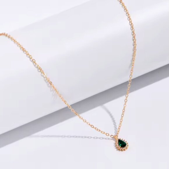 Gold Teardrop Emerald Pendent Necklace - Picture 3 of 3